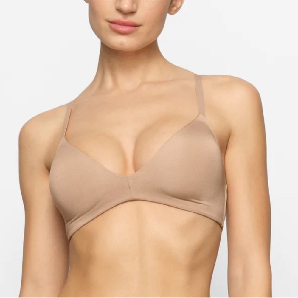 Skims T-shirt Demi Bra - Picture 2 of 5